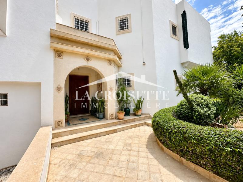 Villa meublée S+5 avec piscine à La Marsa